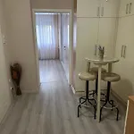 Ira's Square With Free Parking アパート *