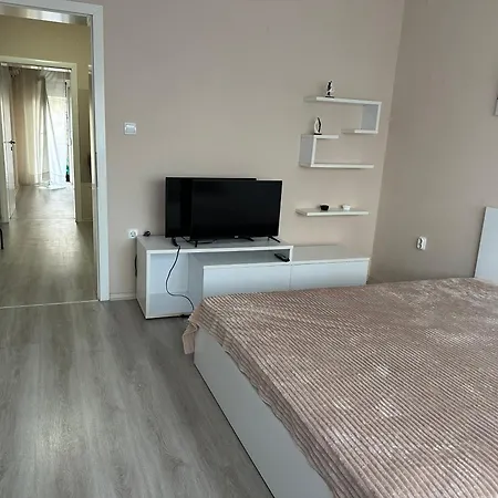 Ira's Square With Free Parking Apartment Skopje