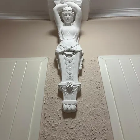 Ira's Square With Free Parking