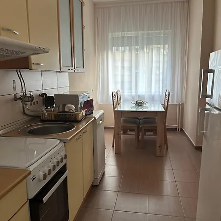 Ira's Square With Free Parking Daire *