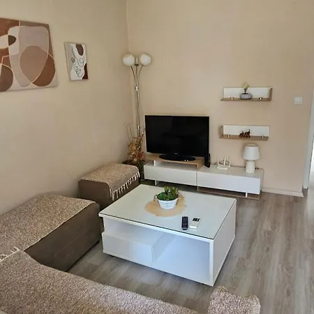 Apartment Ira's Square With Free Parking *