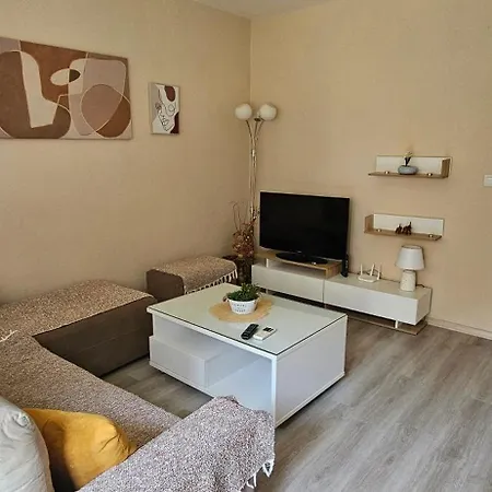 Ira's Square With Free Parking