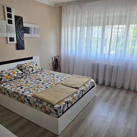 Ira's Square With Free Parking *