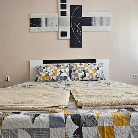 Ira's Square With Free Parking Skopje