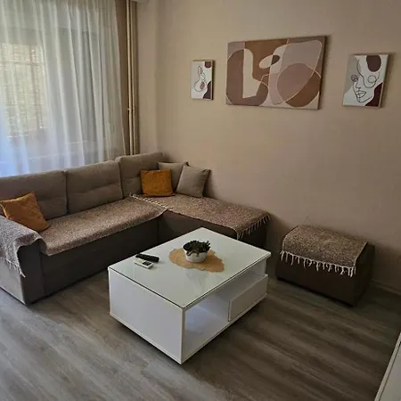 Ira's Square With Free Parking *