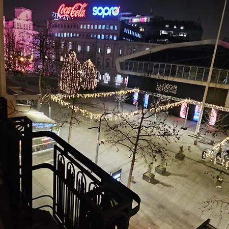 Lägenhet Ira's Square With Free Parking