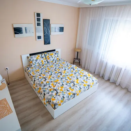 Appartamento Ira's Square With Free Parking Skopje