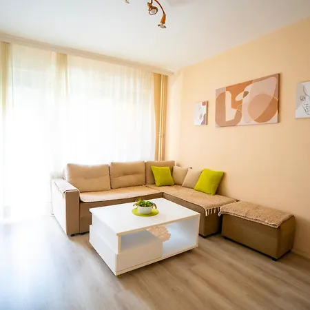 Ira's Square With Free Parking Appartamento *
