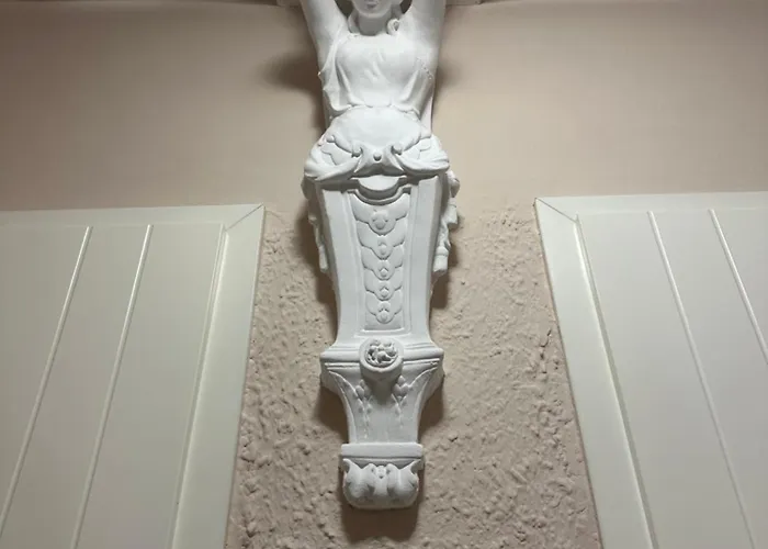 Ira's Square With Free Parking