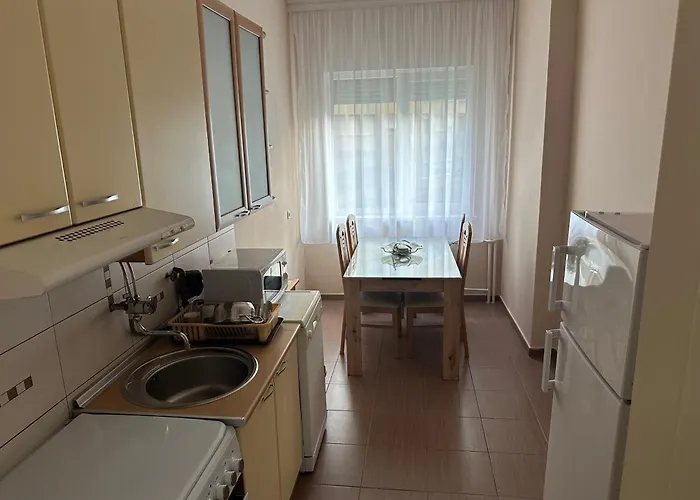 Ira's Square With Free Parking Appartement