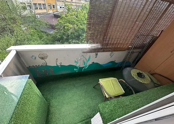 Ira's Square With Free Parking *