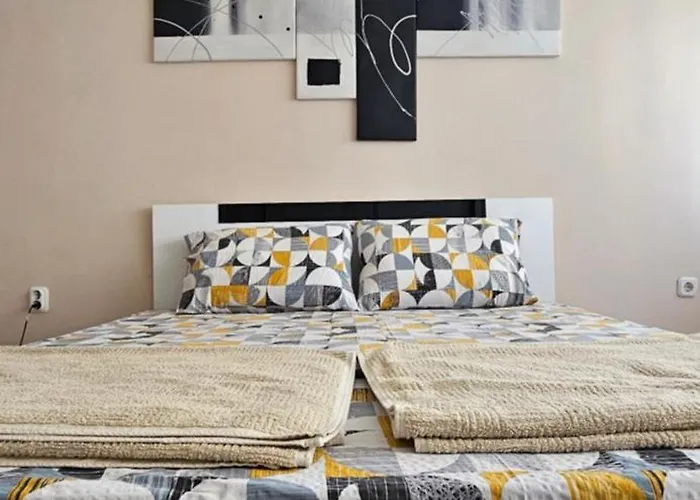 Ira's Square With Free Parking Skopje