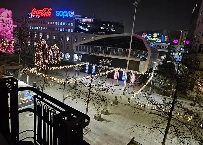 Ira's Square With Free Parking *